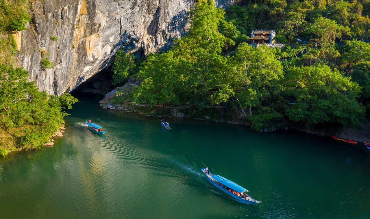 フォンニャ/ドンホイ：フォンニャ洞窟とパラダイス洞窟の日帰りツアー