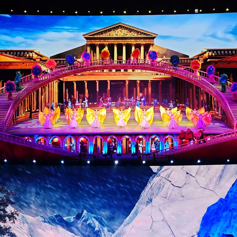 全球首個移動實景演出:《駝鈴傳奇》 | Trip.com