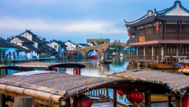 1-day tour to Shanghai Zhujiajiao Ancient Town + Film Park [Pure play experience + English guide service]
