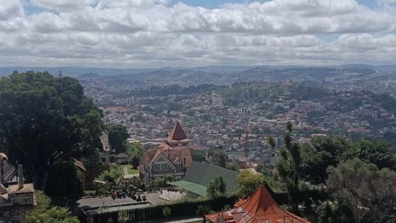 [Charterfahrt] Madagaskar - Andasibe Regenwald Erstbegegnung | chinesischsprachiger Reiseleiter/Begleitung