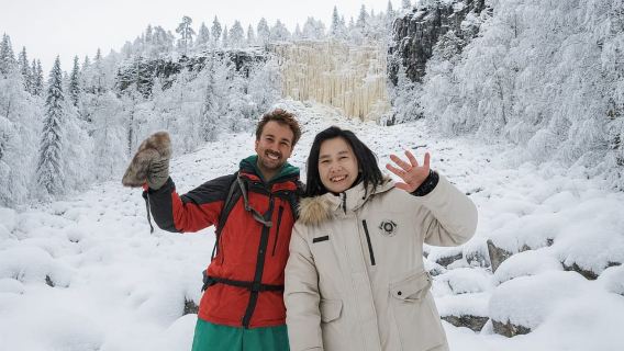 Rovaniemi: Wędrówka do zamarzniętych wodospadów Korouoma z gorącym grillowanym obiadem