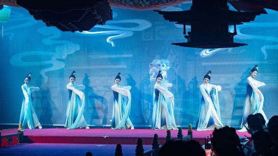 Guangzhou Lingnan Imperial Feast: Live Show, Cantonese Cuisine & Ancient Costume Experience