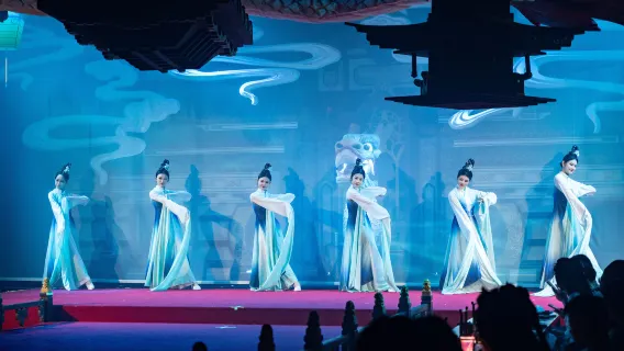 Banquete Imperial Lingnan de Guangzhou: Espectáculo en Vivo, Cocina Cantonesa y Experiencia con Trajes Antiguos
