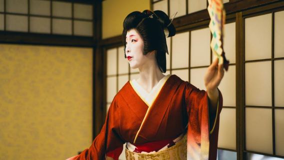 Kyoto Classic Geisha (maiko) Lunch Experience in a traditional restaurant : Dance & Photo Time