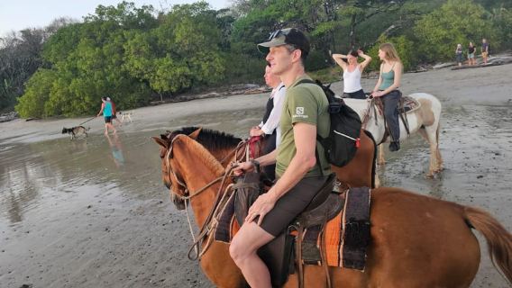 Nosara: Golden Sunset Horseback Riding Tour