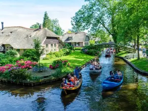 Giethoorn Private Tour from Amsterdam with Dutch Dike Sightseeing