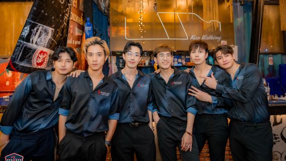 Excursión de un día a cafés y restaurantes populares en Bangkok, Tailandia, exclusivos para mujeres con camareros atractivos