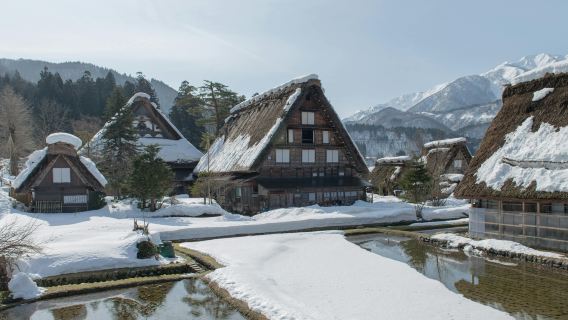 Hida Takayama and Shirakawa-go Gassho Village Day Tour (Small Group for 4-9 People)