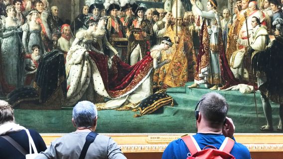 Louvre Museum: Dedicated Entry + Small Group Guided Tour