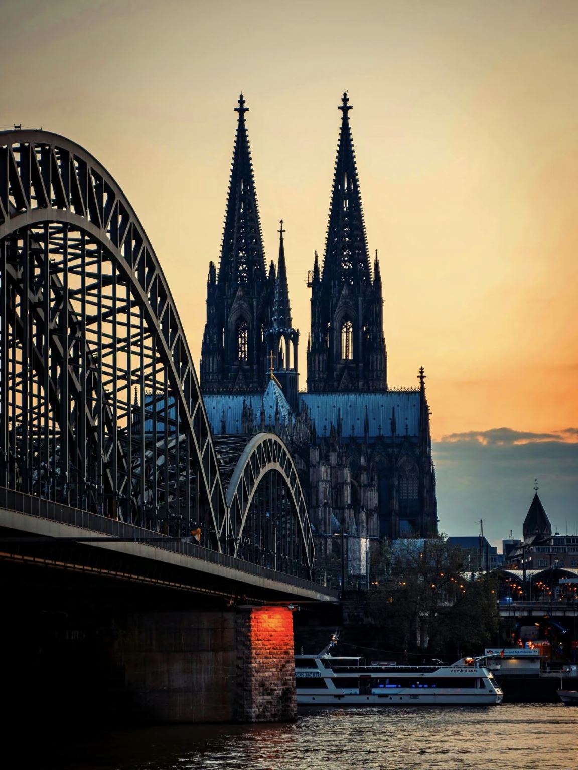 德國  專業翻譯|地陪|商務翻譯|展會翻譯|陪同拜訪|中文&德文&英文翻譯