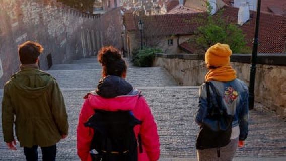 Prag: Sonnenaufgangstour vor dem Massenansturm & Frühstück