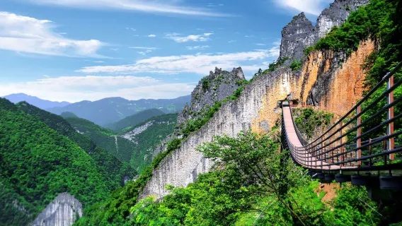 Mt.Wuling Great Rift Valley + 816 nuclear project + The Underwater Museum of White Crane Ridge private small group 1-day tour