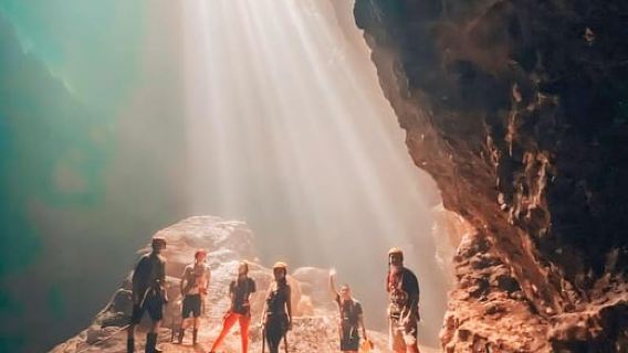 Aventura en la cueva de Jomblang y playa de Timang