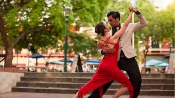 Tour a piedi essenziale di San Telmo: tango, tunnel e musei