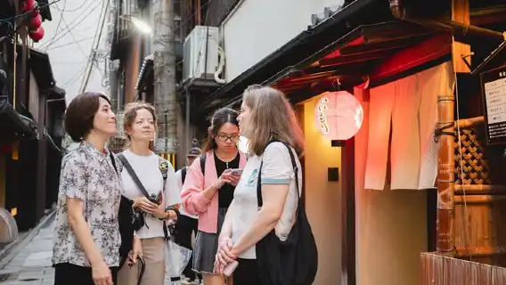 Kyoto Geisha District Walking Tour in Gion