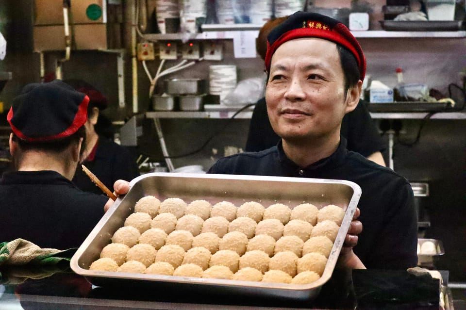 Hong Kong: Gems Food Tour with Dim Sum, Goose & 7+ Tastings