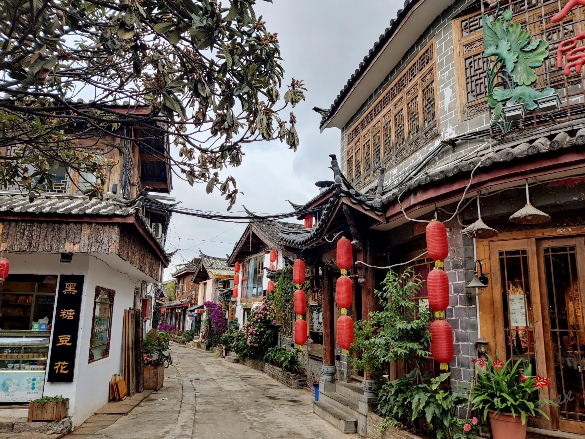 ออกเดินทางจากลี่เจียง: ทัวร์ 1 วัน ภูเขาหิมะมังกรหยก + หุบเขาพระจันทร์สีน้ำเงิน + Lashihai + เมืองโบราณแม่น้ําซู