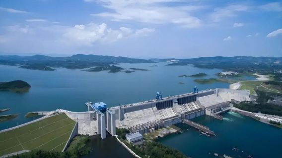 Excursión de un día a la presa de Danjiangkou + Museo del Automóvil Dongfeng + Parque Fushan en Shiyan, Hubei con servicio en inglés