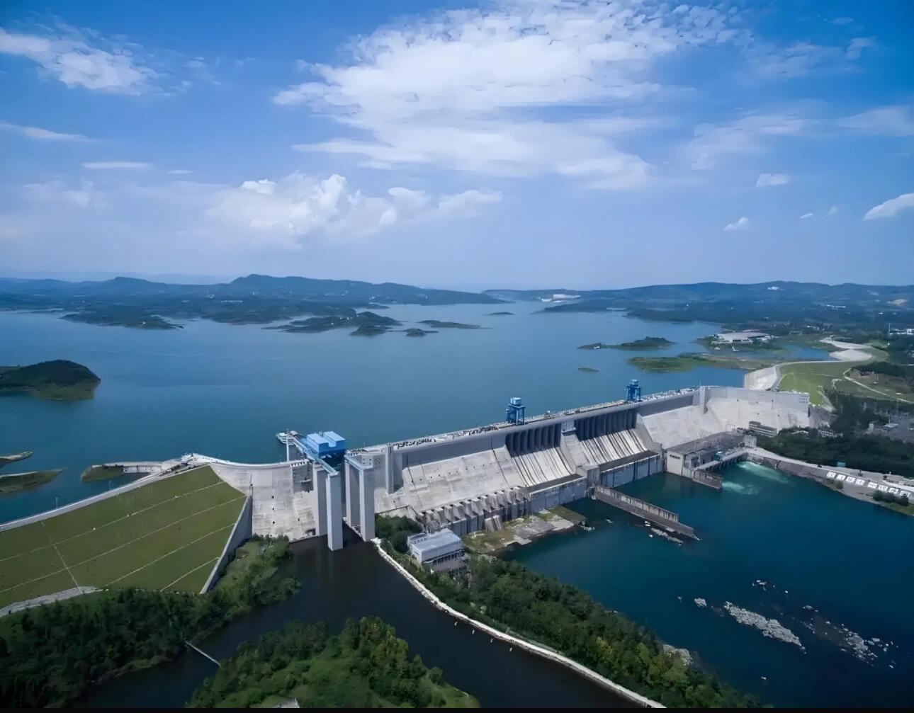 1-day tour to Danjiangkou Dam + Dongfeng Auto Museum + Fu Mountain Park in Shiyan, Hubei with Chinese and English services