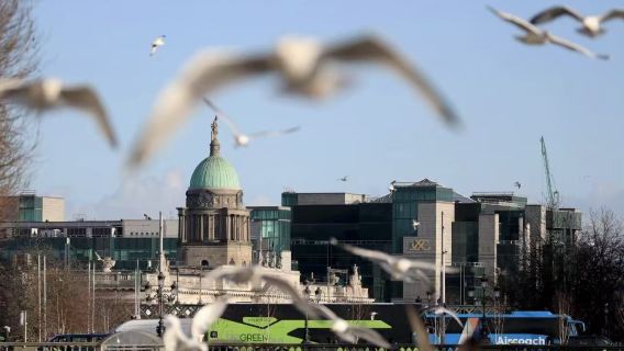 愛爾蘭都柏林一日遊【都柏林城堡+半便士橋+茉莉馬隆雕像】
