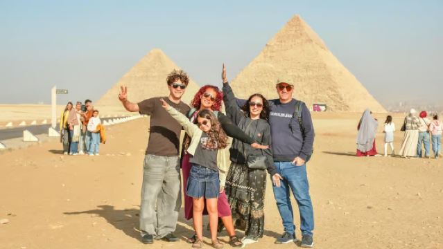 El Cairo: Tour de día completo por las Pirámides de Guiza, Saqqara y Menfis con almuerzo