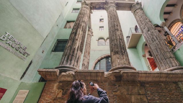 Small Group walking tour: Barcelona Gothic Quarter & Modernist Architecture