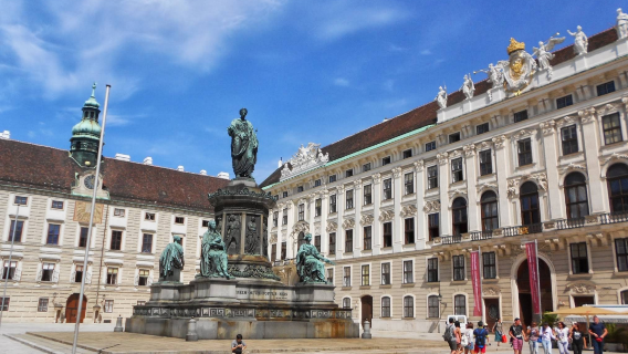 奧地利維也納-霍夫堡-美泉宮-市區景點任選【中文包車自由行】
