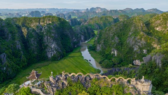 Ninh Binh: Tour Avventura Giornaliero: Hoa Lu – Trang An – Grotta Mua (Esperienza All-Inclusive)