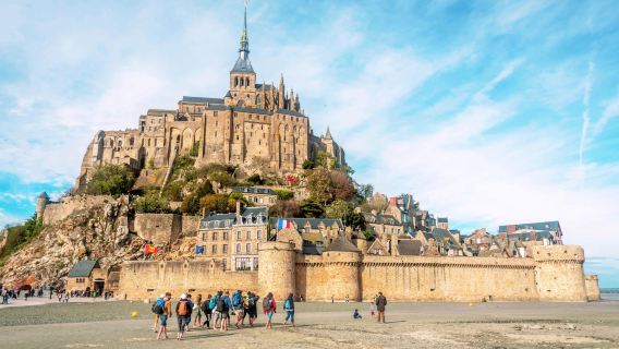 Lawatan Berkelompok Bahasa Cina ke Mont Saint-Michel dari Paris, Perancis | Pilihan Termasuk Tiket Masuk ke Biara