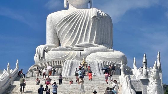 Honest Phuket without shopping: Buddha, temple, Old Town
