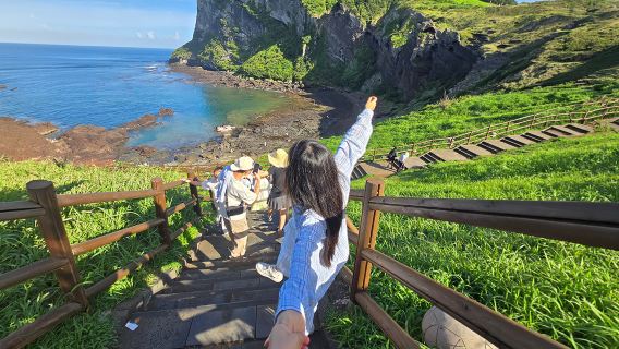 제주: 동부 유네스코 투어(성산일출봉, 해녀쇼, 용암동굴)