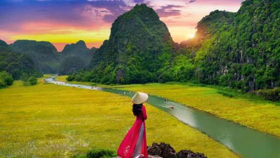 Hanoi departure Ninh Binh 1-day tour: Hoa Lu Ancient Capital + Trang An cruise + Mua Cave + Chinese and English-speaking guide