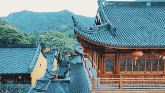 Hangzhou Lingyin Temple Half-Day Small Group Tour (2-18 People) with Reservation & Guide (Optional Tea Room Scripture Copying)