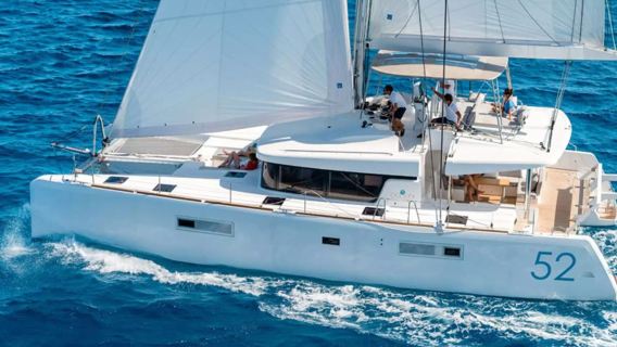 круиз / прогулочное судно / круизный катер Santorini Jewel (20 пассажиров) — горячие источники вулканического острова, Красный пляж и снорклинг-тур на Белом пляже (по желанию — закат/рассвет + ужин-барбекю)