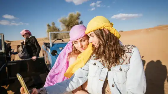 杜拜紅沙沙漠探險、騎駱駝、滑沙與 BBQ 晚餐