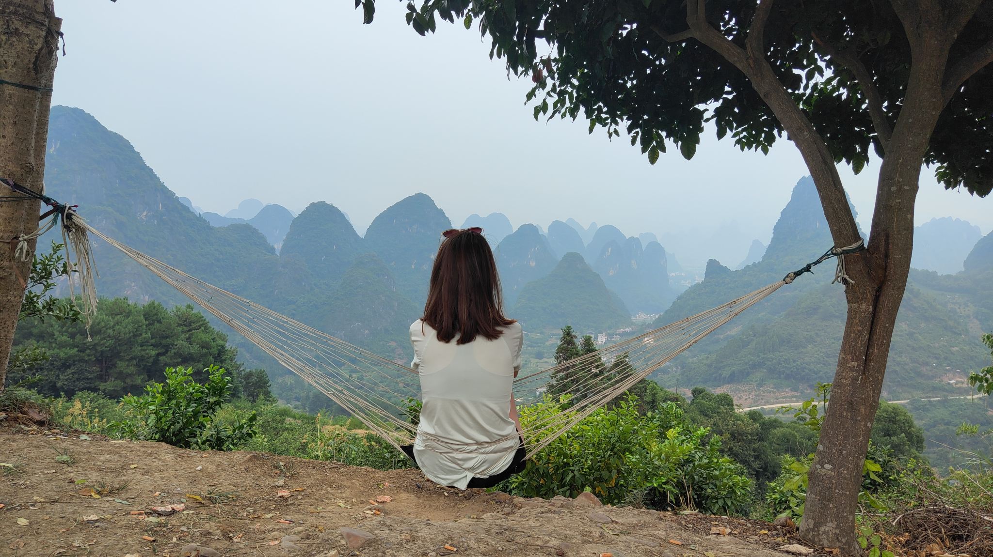 Tour di 1 giorno a Guilin alla Grotta di Flauto di Canna, Collina Xianggong, Barca di Bambù e Spettacolo Notturno