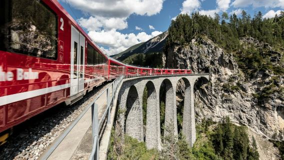 St. Moritz e Tirano: tour panoramico del Bernina Express da Milano