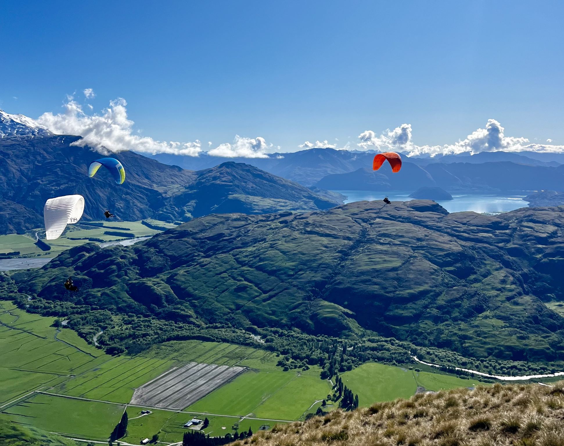 ワナカ パラグライダー体験【タンデムフライト ワナカの壮大な景色を飛び越える 飛ぶ楽しみを体感】