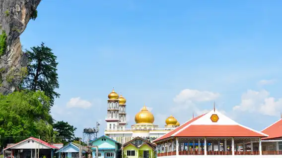 โปรแกรมเต็มวันทัวร์เกาะเจมส์บอนด์ พายแพดเดิลบอร์ด โดยเรือไม้วินเทจ (ออกจากกระบี่)