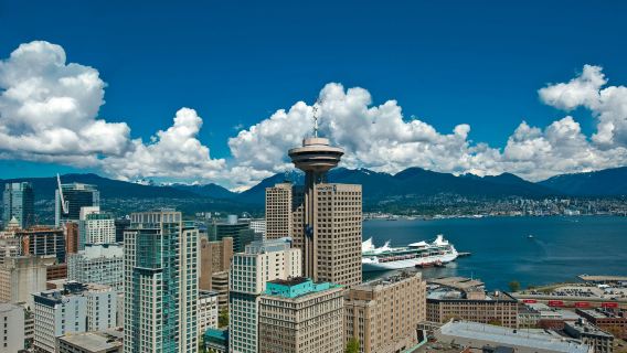 Vancouver: City Highlights Tour + Vancouver Lookout & Capilano Suspension Bridge