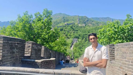 Commentaire en langues étrangères pour les groupes indépendants à la Grande Muraille : anglais, allemand, français, russe, espagnol, thaï, cantonais, japonais