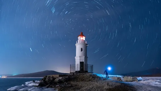 海參崴火車站+聖安德魯教堂+俄羅斯凱旋門+託卡列夫斯基燈塔