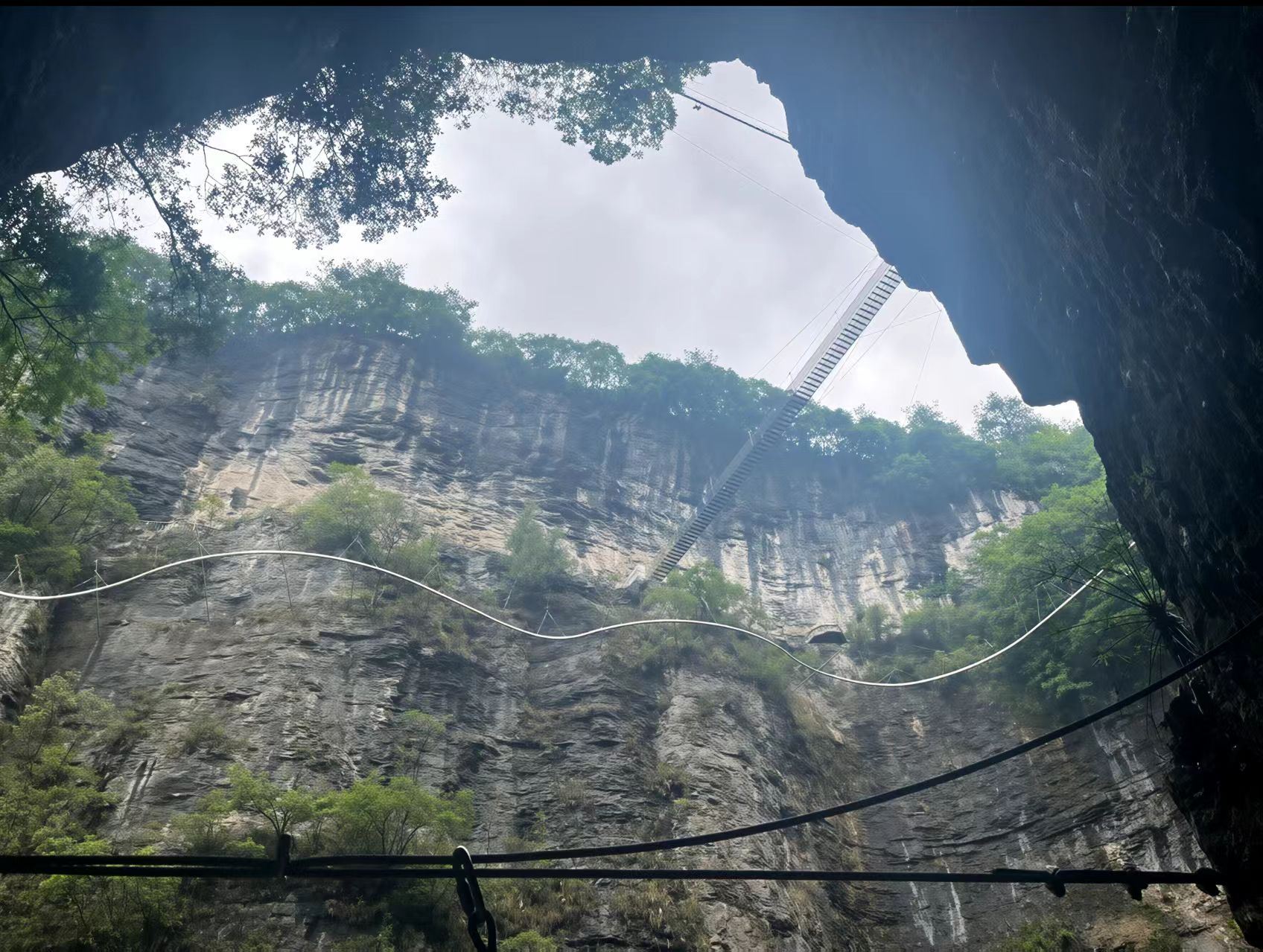 猴耳天坑包車一日遊【邂逅自然與刺激+上門接駁+小團隨心玩】