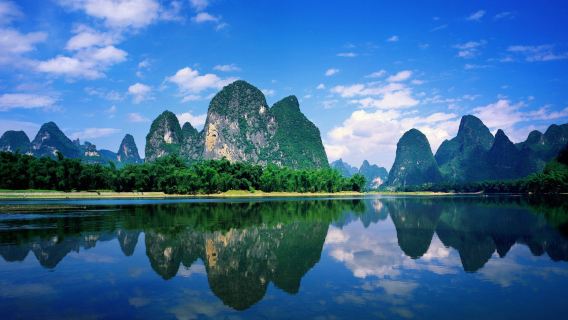 Perjalanan ke Guilin tak lengkap tanpa menikmati atraksi ini! Tiket kapal pesiar sungai bintang empat, transfer sekali jalan antara pusat kota Guilin dan Dermaga Zhujiang (diperlukan pemesanan di muka).