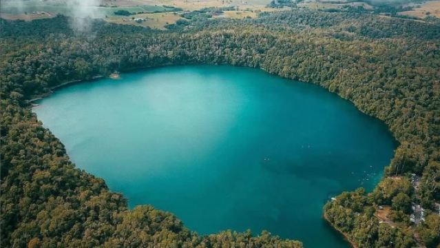 Cairns Atherton Tablelands Babinda Boulders Millaa Millaa Falls Fig Tree Volcano Lake English Day Tour