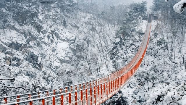 Однодневная экскурсия в пригороде Сеула: гора Камхаксан + деревня ханок в Ынпхёне + кафе "Ледяная стена"