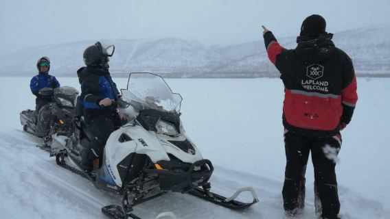 Saariselka: Safari in motoslitta nella tundra con barbecue