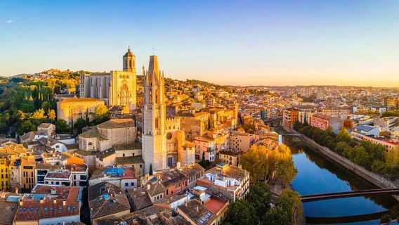 Barcellona: tour guidato privato di Girona in treno ad alta velocità