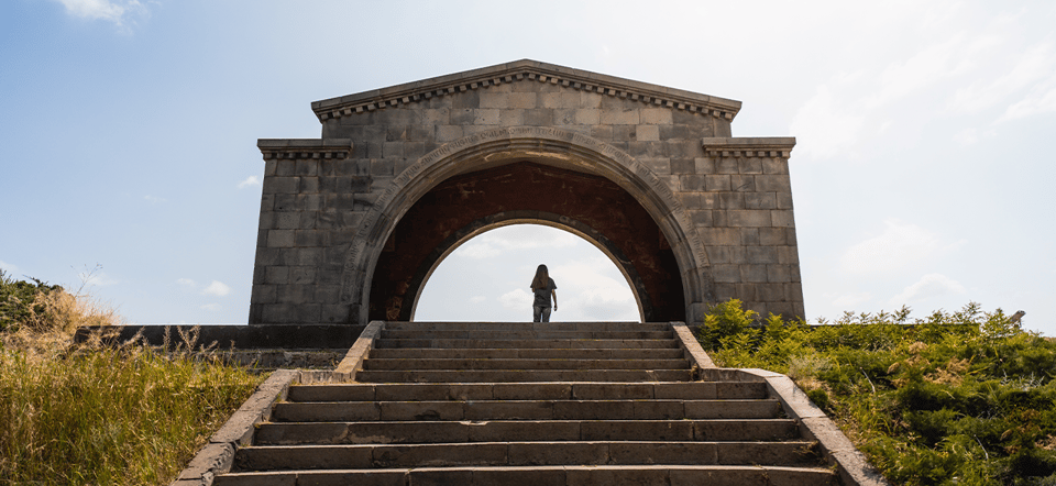 Ereván: Garni, Geghard, Sinfonía de piedras y repostería de lavash