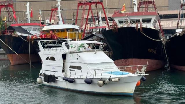 【香港遊艇租賃】香港維港52英尺特色款遊艇包船夜遊維港/西貢遊艇出海/高性價比遊艇滿足海釣聚會朋友家庭出遊